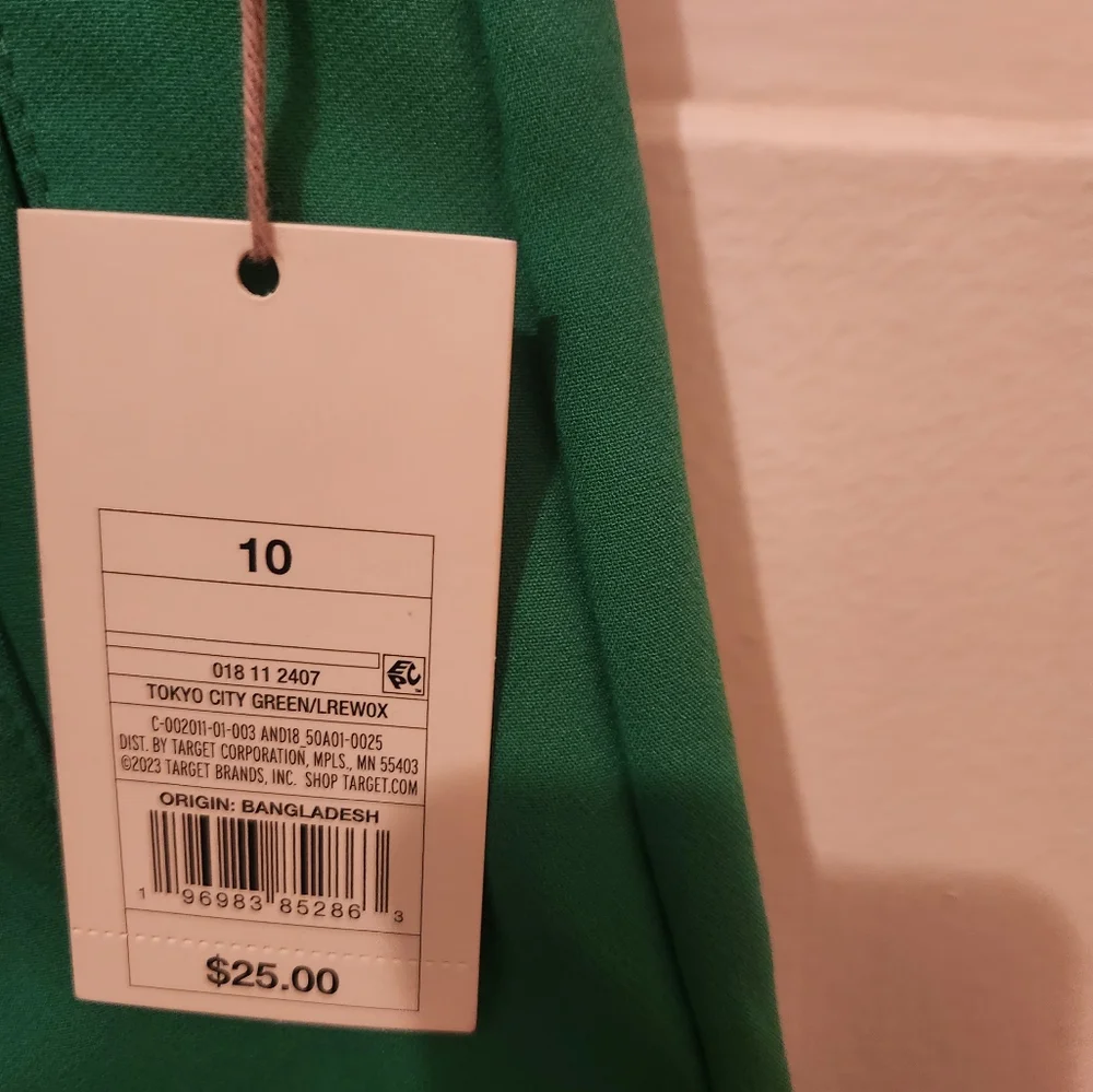 Brand New Green Women's Shorts - Picture 4 of 4